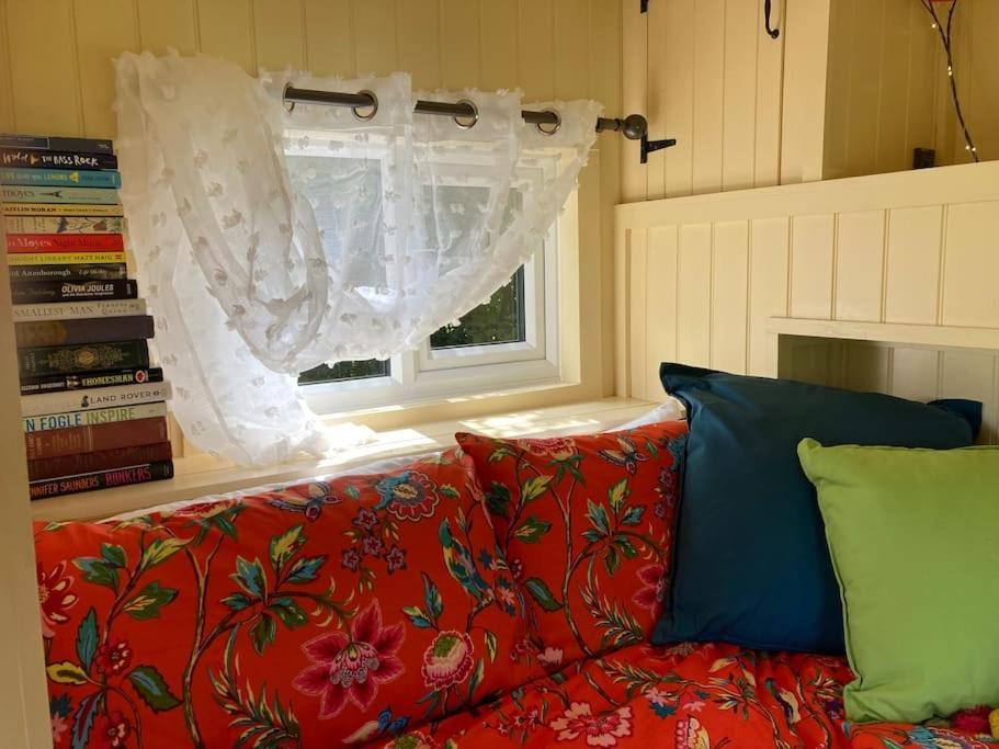 Neddys Rest Luxury Horsebox Stay Battle Eksteriør bilde